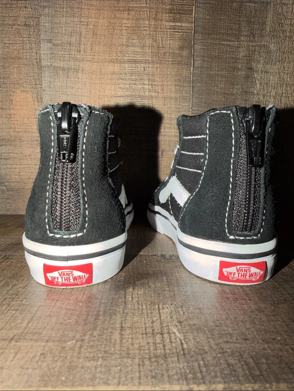 Vans Kids Black and White -lHi Zip High-Top Sneakers-size 8